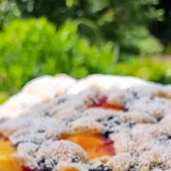 Pyszny przepis na ciasto maślane z owocami, które zachwyci każdego