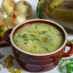 Jak skutecznie zagęścić zupę ogórkową - sprawdzone metody i porady