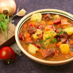 Jak zrobić zupę gulaszową z wieprzowiny - prosty przepis na pyszny obiad