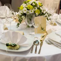 Ile kosztuje catering na wesele? Poznaj ukryte koszty i opcje