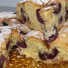 Przepis na ciasto z ciemnym winogronem, które zachwyci każdego smakosza