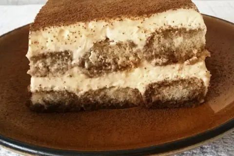 Przepis na ciasto z kremem mascarpone, które zachwyci każdego smakosza