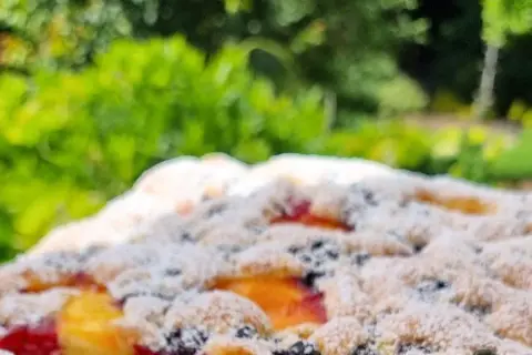 Pyszny przepis na ciasto maślane z owocami, które zachwyci każdego