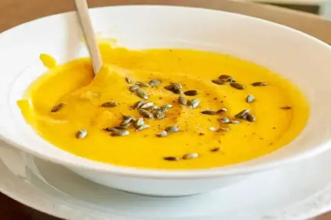 Zupa dyniowa jak zrobić – prosty przepis na pyszny smak w domu
