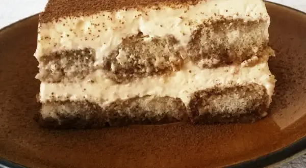Przepis na ciasto z kremem mascarpone, które zachwyci każdego smakosza