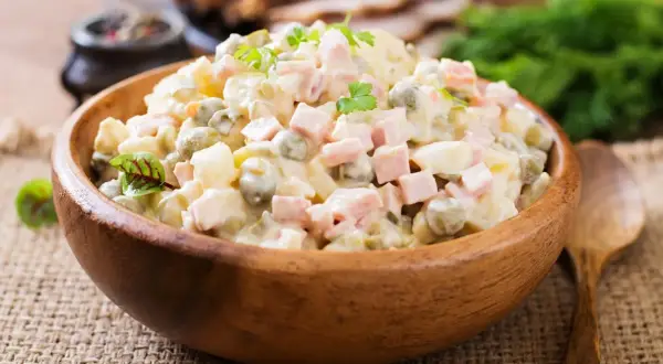 Najlepsze sałatki do lasagne, które podkreślą smak Twojego dania