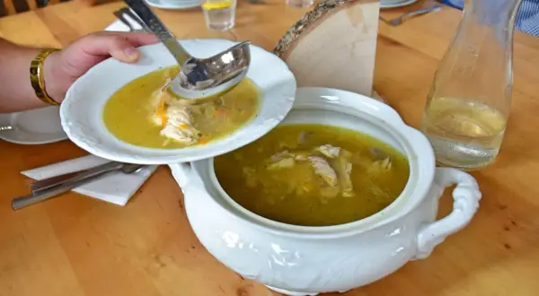 Ile kcal ma zupa jarzynowa? Sprawdź, dlaczego warto ją jeść