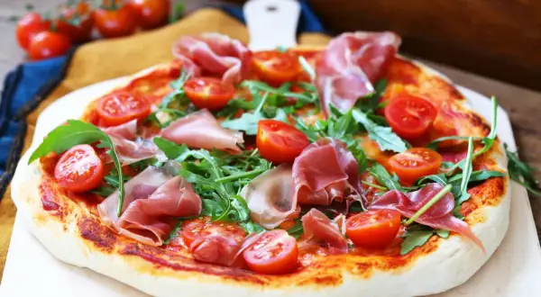 Włoska pizza przepis ciasto – idealne ciasto na pizzę, nawet bezglutenowe