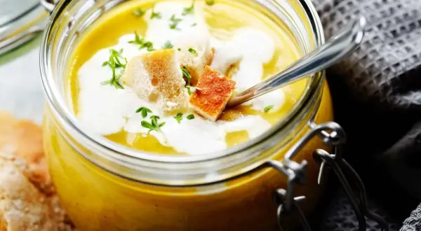Ile dni może stać zupa w lodówce? Sprawdź, zanim będzie zepsuta