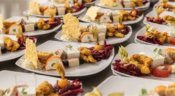 Ile można zarobić na cateringu? Odkryj zaskakujące zyski i ryzyka