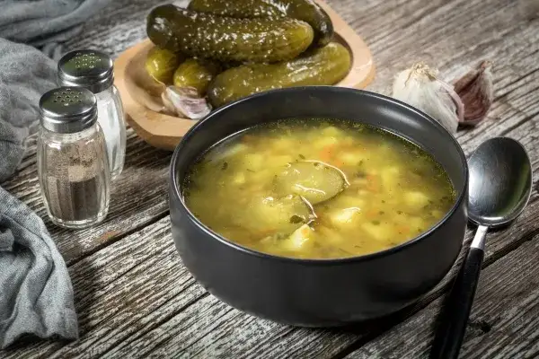 Zdjęcie Jak zrobić zupę ogórkową z kiszonych ogórków - proste przepisy i porady