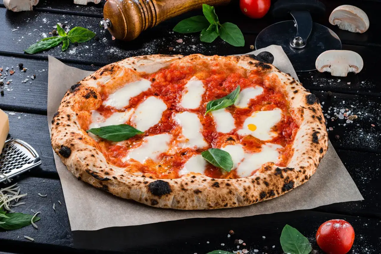 Zdjęcie Jak powstała pizza - odkryj fascynującą historię tego przysmaku