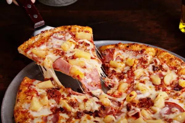 Czy pizza hawajska to pizza? Kontrowersje i opinie na ten temat